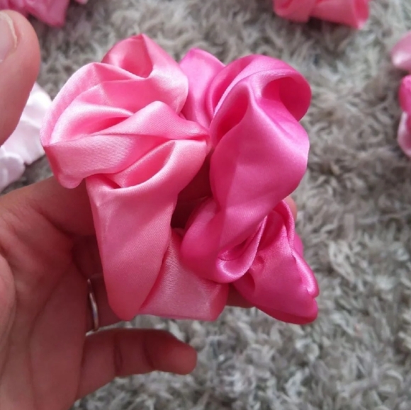2 pink scrunchies - Picture 2 of 2